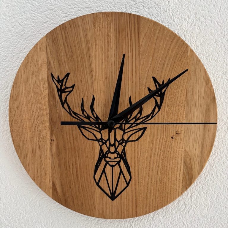 Wanduhr Hirschmotiv